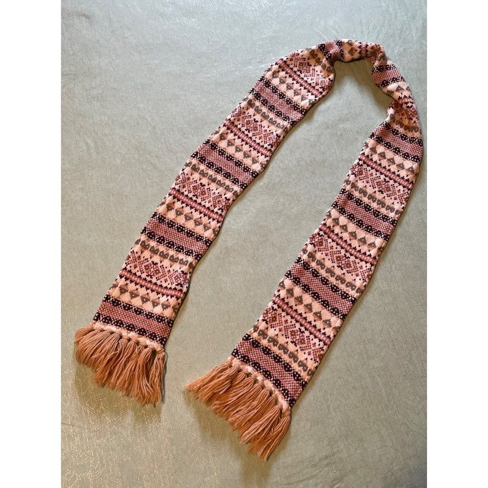 Old Navy 84” long scarf with tassels round hem sides, classic ski pattern